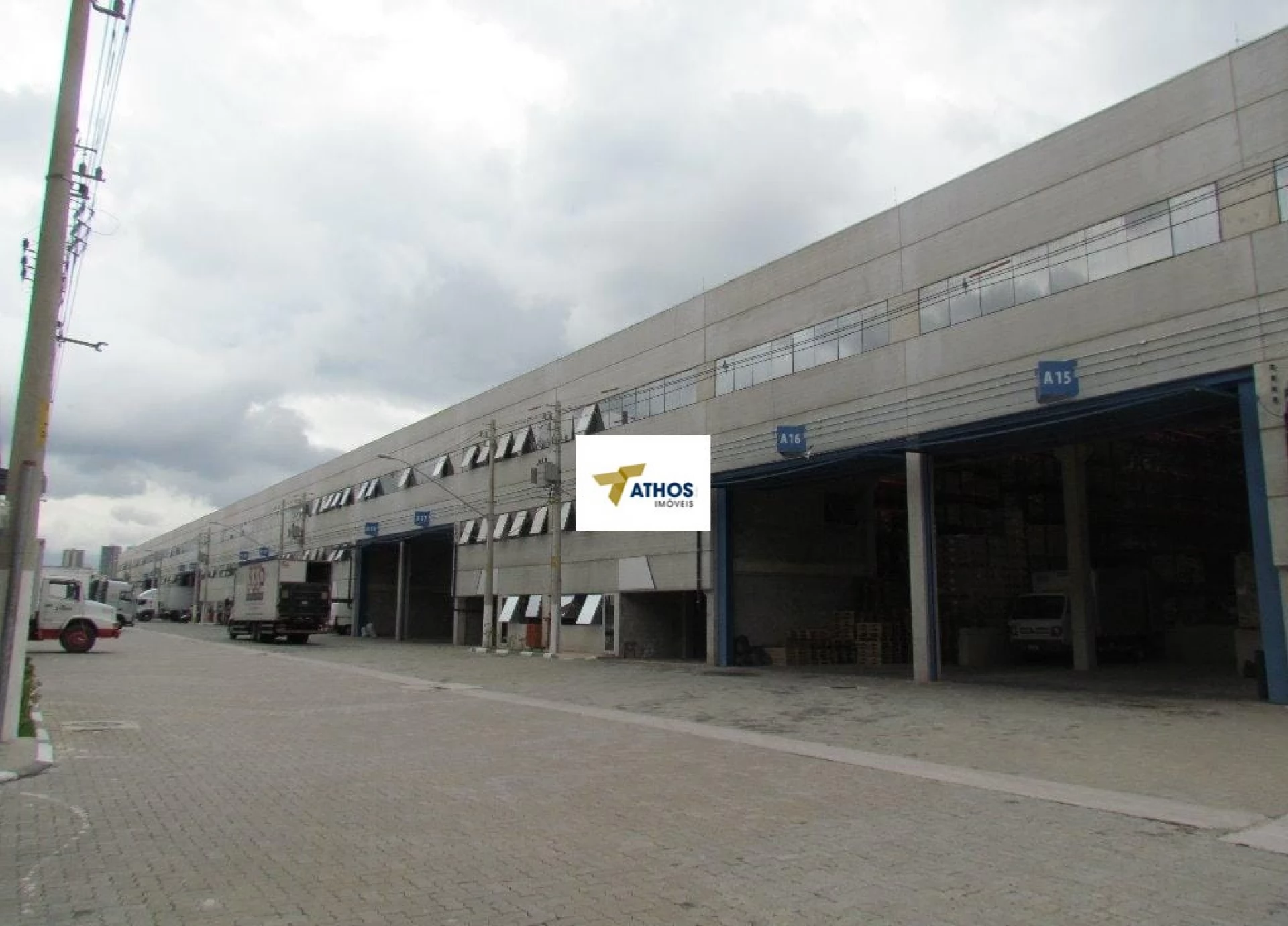 Galpão Armazém para aluguel possui 911 metros quadrados em Piraporinha - Diadema - SP - 