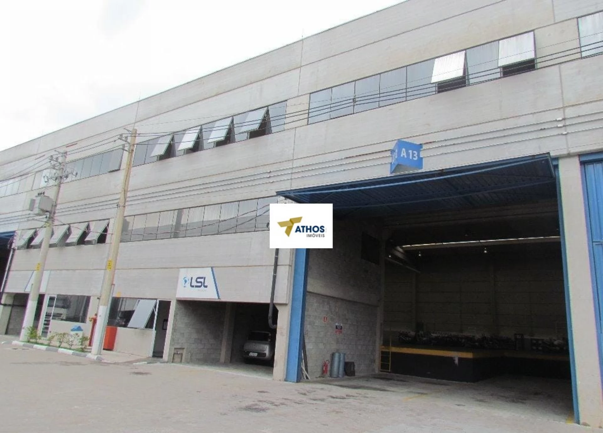 Galpão Armazém para aluguel possui 911 metros quadrados em Piraporinha - Diadema - SP - 