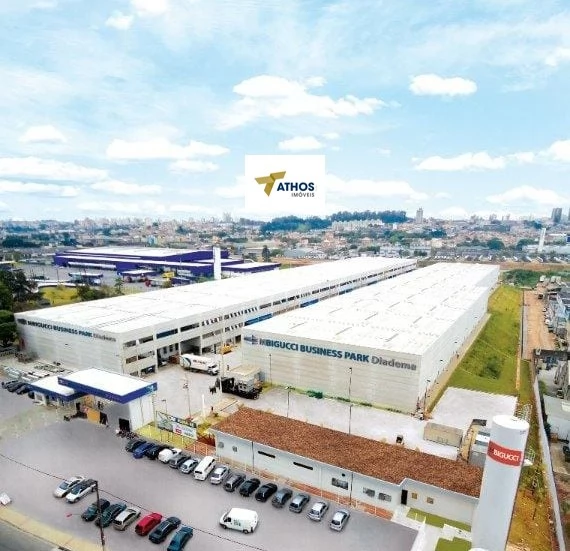 Galpão Armazém para aluguel possui 911 metros quadrados em Piraporinha - Diadema - SP